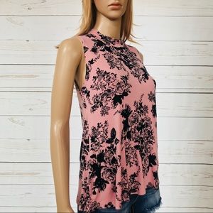 ⭐️NWOT Black Rose Designed Sleeveless Top